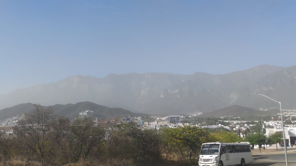 Recomendación: Evite actividades al aire libre por mala calidad del aire.